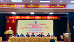 Quang cảnh buổi tiếp xúc cử tri tại xã Hoài Đức