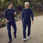 John Ternus (trái) và Tim Cook (phải)