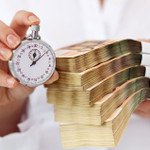 Tiêu sạch tiền vì “tận hưởng tuổi trẻ”, người phụ nữ 35 tuổi gồng mình suốt 5 năm để trả khoản nợ hơn 1 tỷ đồng