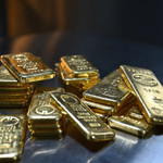 Giá vàng rơi hơn 2 triệu đồng/lượng, mốc 180 triệu lại lung lay