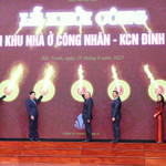 Phó Thủ tướng Nguyễn Hòa Bình cùng lãnh đạo các bộ, ngành, tỉnh Bắc Ninh nhấn nút khởi công dự án khu nhà ở công nhân khu công nghiệp Đình Trám