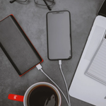 Sạc dự phòng nhanh, bền và tiện lợi cho điện thoại và laptop