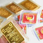 Vàng SJC neo cao, giá thế giới quay đầu giảm sau cú tăng sốc