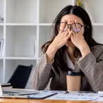 Môi trường văn phòng đang âm thầm khiến da xuống cấp?