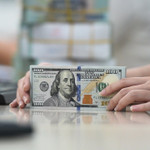 Giá USD hôm nay ngày 27/11: Trong nước bật tăng mạnh, thế giới neo ở mức thấp