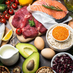 Việc đảm bảo cung cấp đầy đủ chất dinh dưỡng then chốt là điều đặc biệt quan trọng khi bắt đầu bước vào tuổi trung niên (Ảnh minh họa)