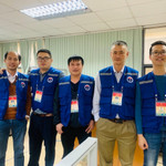 Bác sĩ Vũ Mạnh Tiến (đứng thứ hai từ phải sang) tham gia Đội Điều tra, nghiên cứu cơ động (CDC Hà Nội)