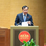 Chủ nhiệm Ủy ban Quốc phòng, An ninh và Đối ngoại, Thượng tướng Lê Tấn Tới trình bày báo cáo thẩm tra Dự án Luật An ninh mạng