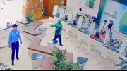 Hai tên cướp đội mũ bảo hiểm, bịt kín mặt đã cướp khoảng 1,8 tỷ đồng của ngân hàng