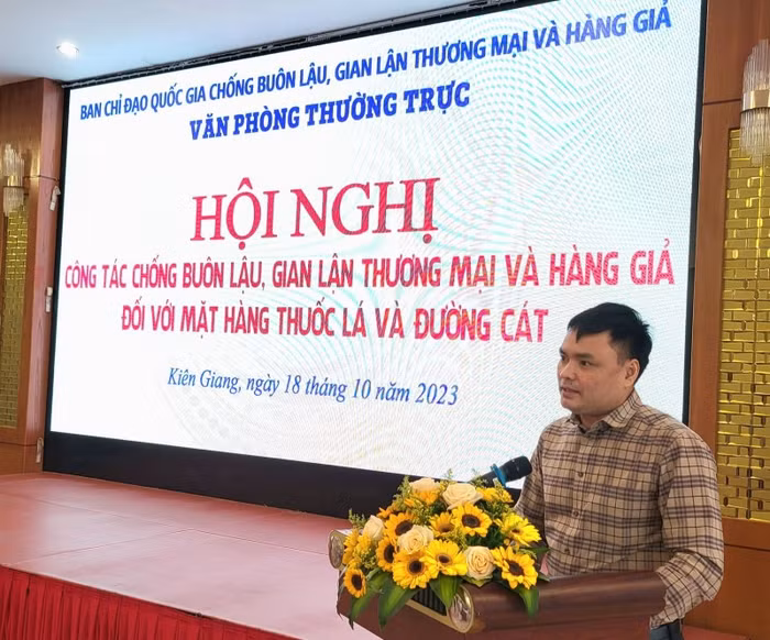 Ông Đặng Văn Dũng, Phó Chánh Văn phòng, Văn phòng Thường trực Ban Chỉ đạo 389 quốc gia phát biểu tại Hội nghị