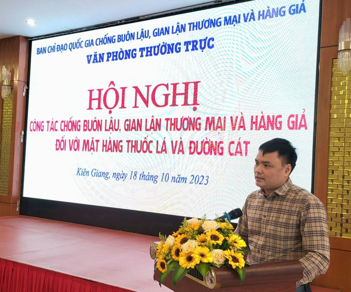 Ông Đặng Văn Dũng, Phó Chánh Văn phòng, Văn phòng Thường trực Ban Chỉ đạo 389 quốc gia phát biểu tại Hội nghị