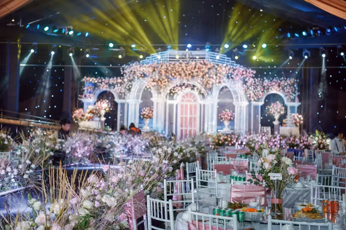 7 đám cưới cổ tích của giới nhà giàu Việt-18