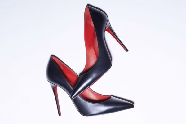 Phần đế đỏ - biểu tượng của hãng Christian Louboutin