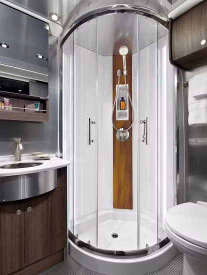 Airstream x Mercedes-Benz 2021 Atlas Touring Coach-5