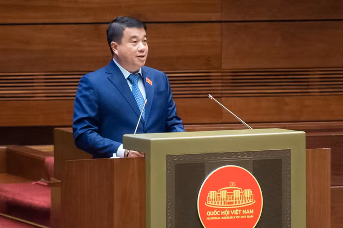 Chủ tịch Hội đồng dân tộc Hà Niê Kđăm trình bày báo cáo giám sát 3 Chương trình mục tiêu quốc gia