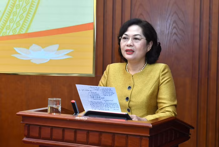 bà hồng.jpg