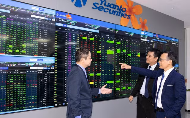 Tận dụng các phiên hồi phục để hạ tỷ trọng về mức thấp, hạn chế việc bắt đáy sớm