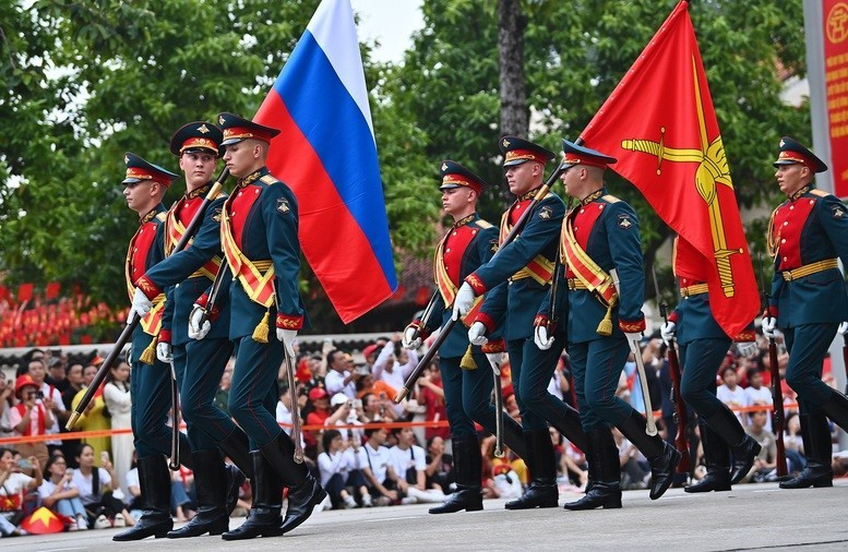 Khối Quân đội Nga tham dự lễ diễu binh 8.jpg
