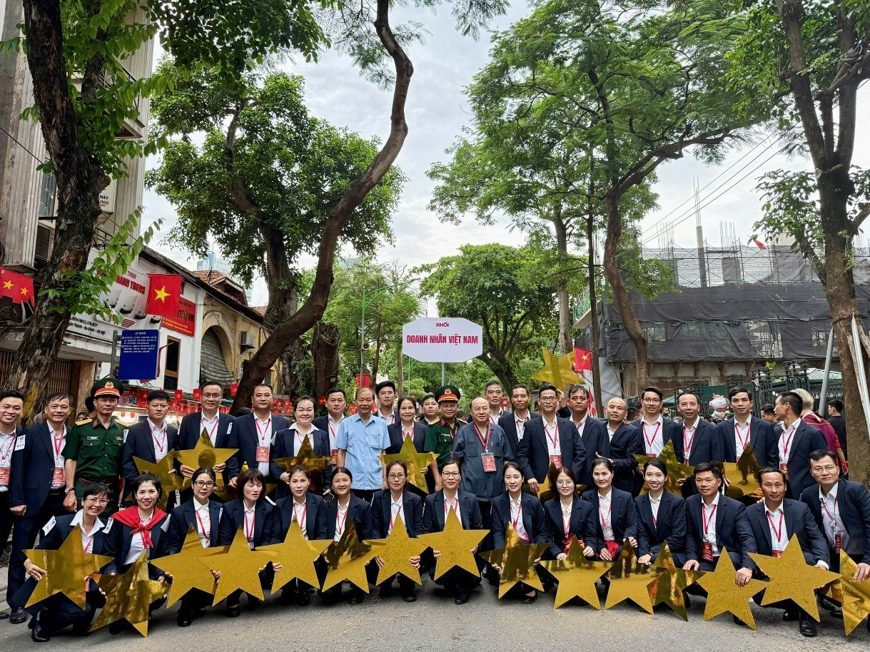 Ban Chỉ đạo chụp ảnh cùng lực lượng Tổng Công ty 789 tham gia diễu hành p1.jpg