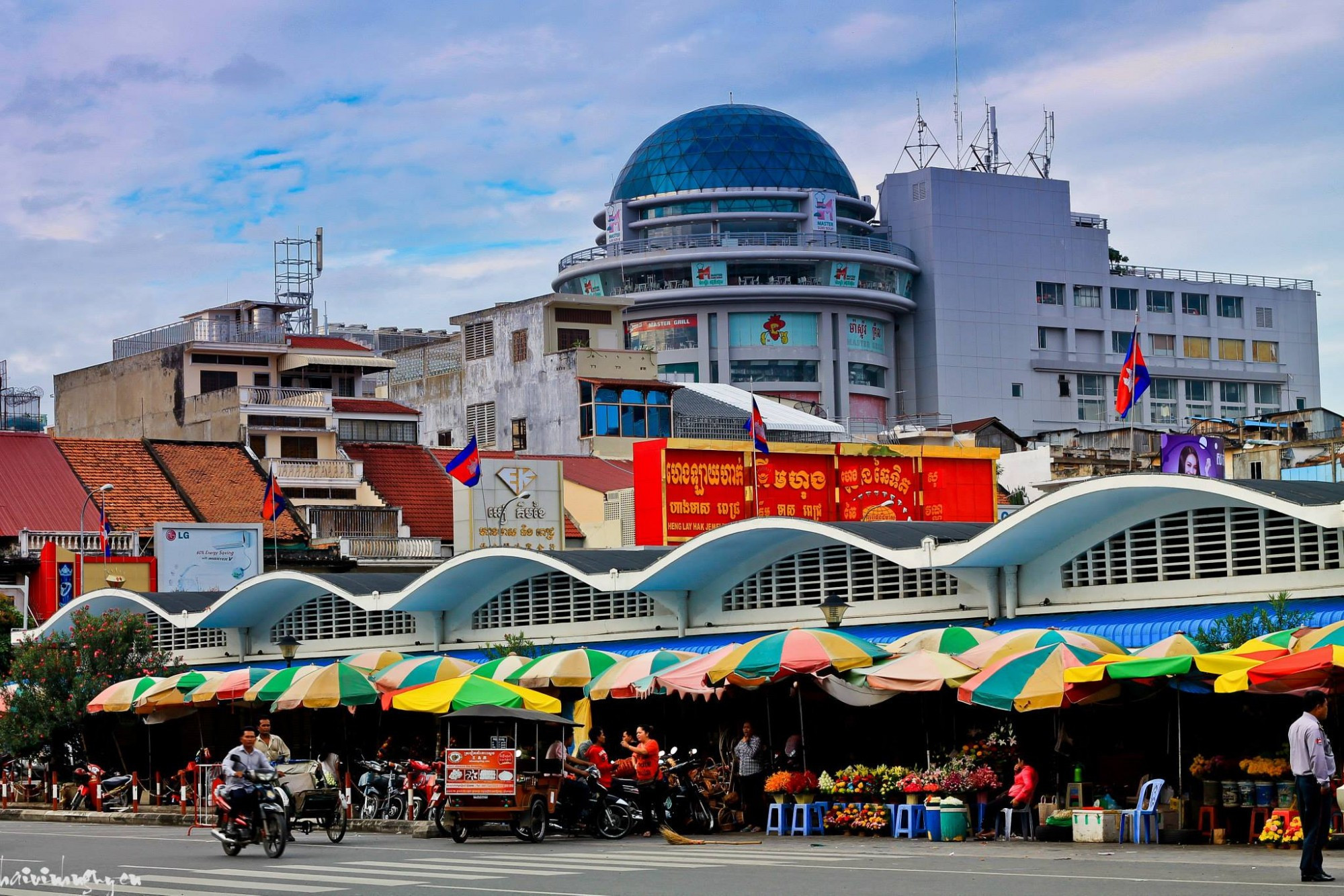 48-tieng-o-phnompenh-campuchia-981695711362.jpg