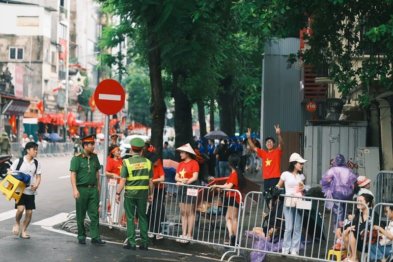 Trong giai đoạn này, Bộ Công an, Bộ Quốc phòng chỉ đạo các lực lượng chức năng tăng cường tuần tra, kịp thời phát hiện, ngăn chặn, xử lý nghiêm các trường hợp gây rối an ninh, trật tự; gây mất trật tự, an toàn giao thông, chống người thi hành công vụ z6949521053822-8213ffca8d5c57719ebdd7facc76bd2d.jpg
