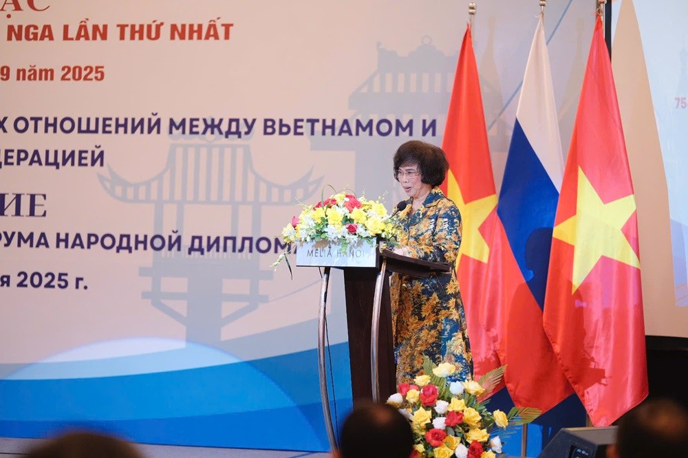 Anh hùng Lao động Thái Hương z7065166138079-676cb1a4591e3e838d974dbf4fd2a57f-copy.jpg
