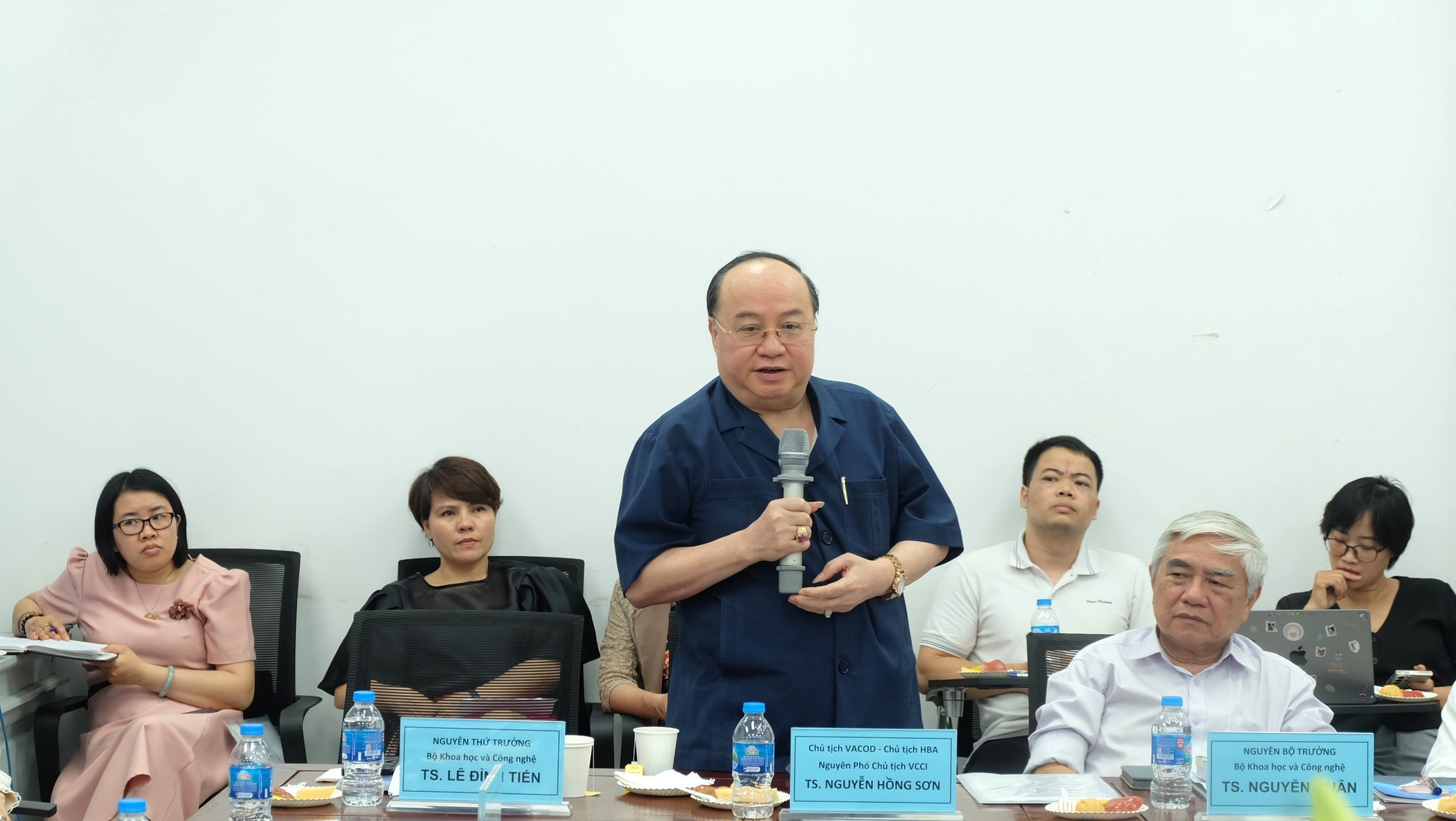 TS. Nguyễn Hồng Sơn - Chủ tịch Hiệp hội Phát triển Hàng tiêu dùng Việt Nam (VACOD), Chủ tịch Hiệp hội Doanh nghiệp thành phố Hà Nội (HBA) r7.jpg