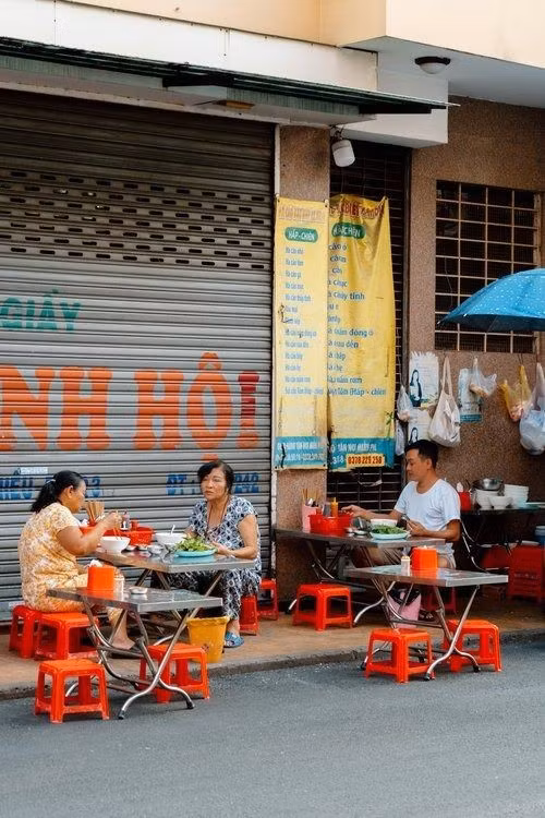 Nhiều hộ kinh doanh sẽ phải thay đổi mô hình vận hành khi không còn được sử dụng vỉa hè miễn phí