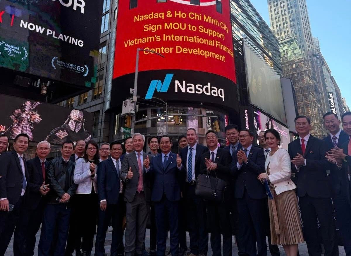 Chủ tịch UBND TP. HCM Nguyễn Văn Được cùng đại diện Nasdaq, quỹ đầu tư và doanh nghiệp trước Quảng trường Thời Đại 557889308-33281850588081180-8232535821409450766-n-1156.jpg