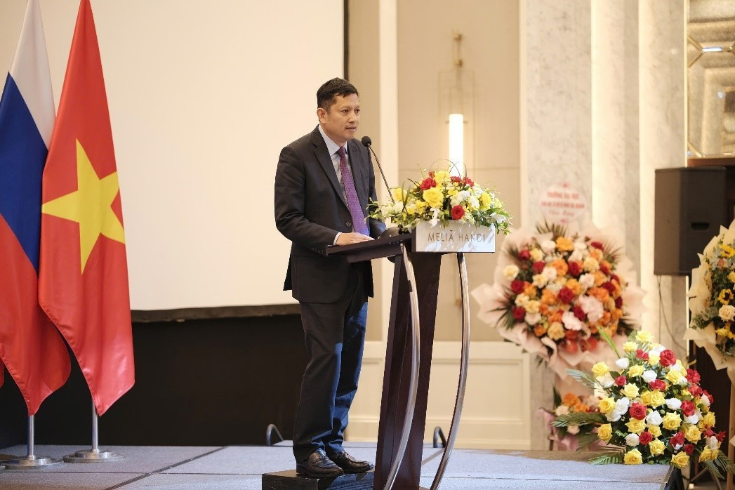 TS. Nguyễn Quốc Hùng, Phó Chủ tịch Liên Hiệp các tổ chức người Việt Nam tại Nga, Giám đốc Quỹ Truyền thống và Hữu nghị f12.jpg