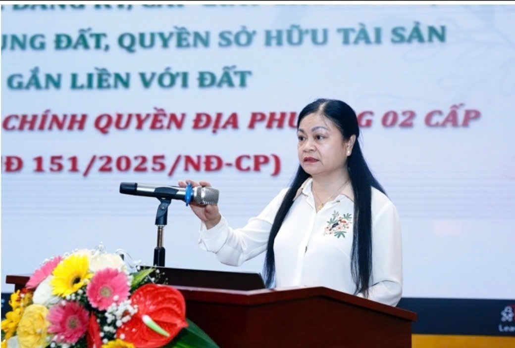 Bà Phạm Thị Thịnh, Trưởng phòng Đo đạc và Đăng ký đất đai img-1754060362998-1754060461608.jpg