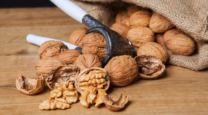 walnuts-istock-1058321136.jpg