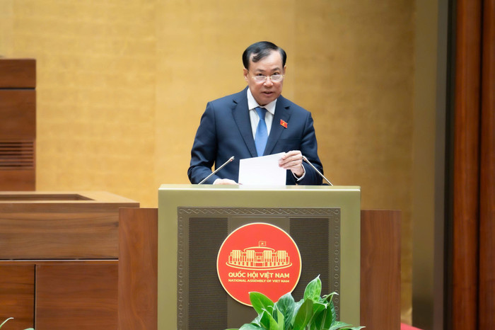 Chủ nhiệm Ủy ban Quốc phòng, An ninh và Đối ngoại, Thượng tướng Lê Tấn Tới trình bày báo cáo thẩm tra Dự án Luật An ninh mạng