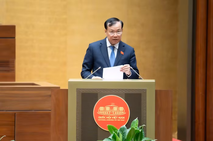 Chủ nhiệm Ủy ban Quốc phòng, An ninh và Đối ngoại, Thượng tướng Lê Tấn Tới trình bày báo cáo thẩm tra Dự án Luật An ninh mạng