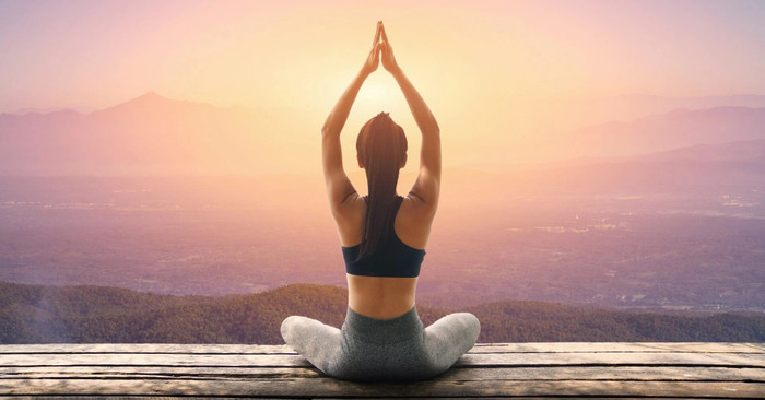 Yoga mang đến cảm giác thư giãn sâu sắc và kết nối mạnh mẽ giữa cơ thể và tâm trí yoga-pastel-sun-fb.jpg