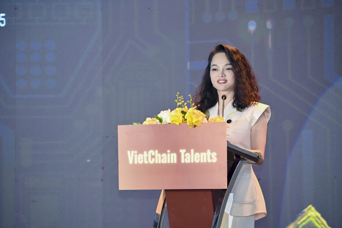 Bà Nguyễn Vân Hiền, Phó Chủ tịch, Tổng Thư ký Hiệp hội Blockchain và Tài sản số Việt Nam, Trưởng Ban Tổ chức Cuộc thi ba-nguyen-van-hien2-1.jpg