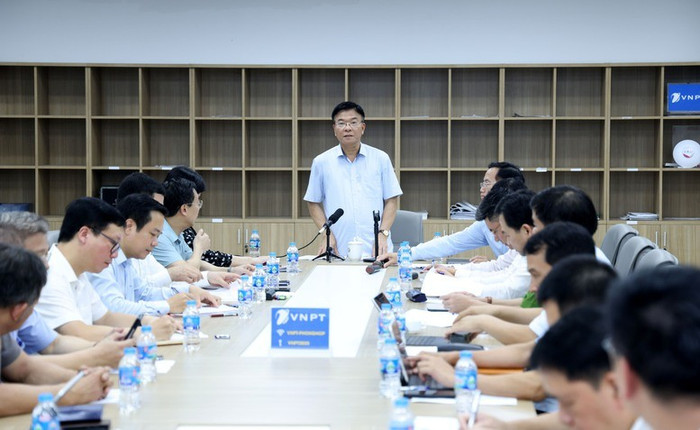 Phó Thủ tướng Lê Thành Long trong cuộc họp về tiến độ dự án cơ sở 2 của Bệnh viện Việt Đức và Bệnh viện Bạch Mai