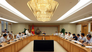 Phó Thủ tướng Trần Hồng Hà chủ trì cuộc họp nghe báo cáo về ban hành quy chuẩn, tiêu chuẩn và các nội dung liên quan đến dự án đường sắt tốc độ cao trên trục Bắc - Nam