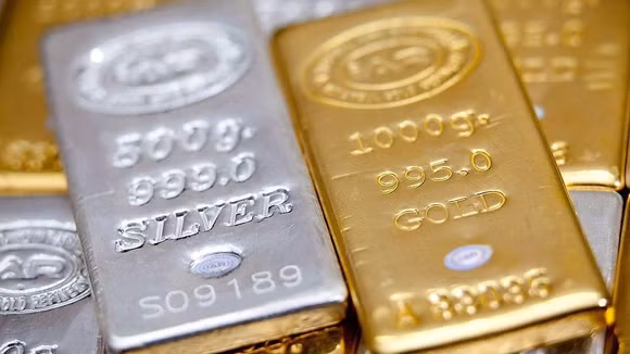 Lao vào “cơn điên” vàng bạc, nhà đầu tư mắc kẹt trên đỉnh giá