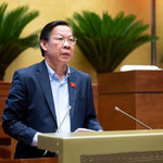 Chủ nhiệm Ủy ban Kinh tế và Tài chính của Quốc hội Phan Văn Mãi trình bày Báo cáo giải trình. Ảnh: Quochoi.vn