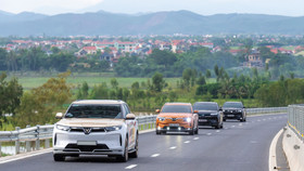 VinFast ra mắt gói dịch vụ thông minh VF Connect - Nâng tầm trải nghiệm cá nhân hóa trên xe điện