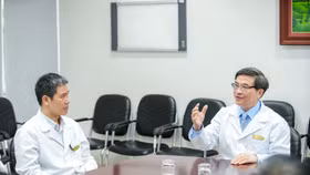 Bác sĩ đa chuyên khoa phối hợp tìm ra phương án điều trị cho bệnh nhân