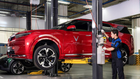 Mang xe đi sửa tưởng mất cả chục triệu đồng, chủ xe điện VinFast bất ngờ nhận hóa đơn… 0 đồng