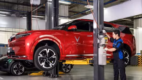 Mang xe đi sửa tưởng mất cả chục triệu đồng, chủ xe điện VinFast bất ngờ nhận hóa đơn… 0 đồng