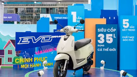 VinFast bảo hành chính hãng 6 năm cho xe, 8 năm cho pin xe máy điện