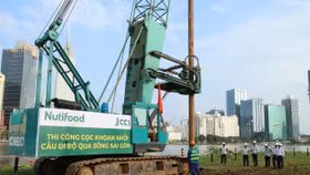 Ban Lãnh đạo của Nutifood và CC1 cùng đơn vị tư vấn giám sát và tư vấn quản lý dự án có mặt tại công trường để chứng kiến cột mốc thi công mũi khoan cọc đầu tiên