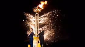 Từ ngọn lửa kết tâm nghĩ về tầm vóc doanh nghiệp Việt