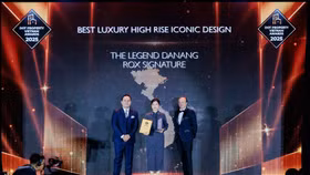 Tổng Giám đốc ROX Signature nhận vinh danh từ ban tổ chức Dot Property Awards