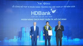 HDBank giữ vị trí thứ 3 top ngân hàng niêm yết uy tín và hiệu quả nhất Việt Nam