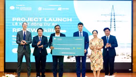 Lãnh đạo Nhà trường ký kết dự án với Quỹ GE Vernova Foundation